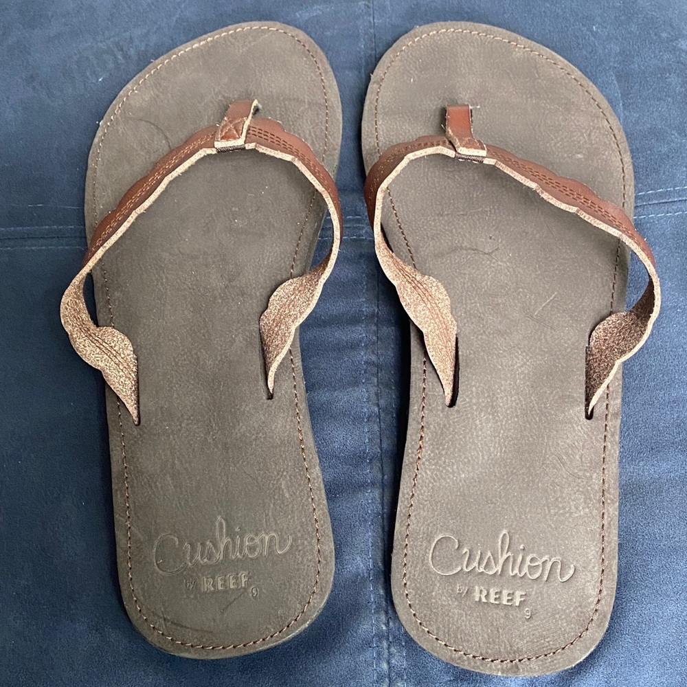 Reef Cushion Leather Flip Flops - Brown